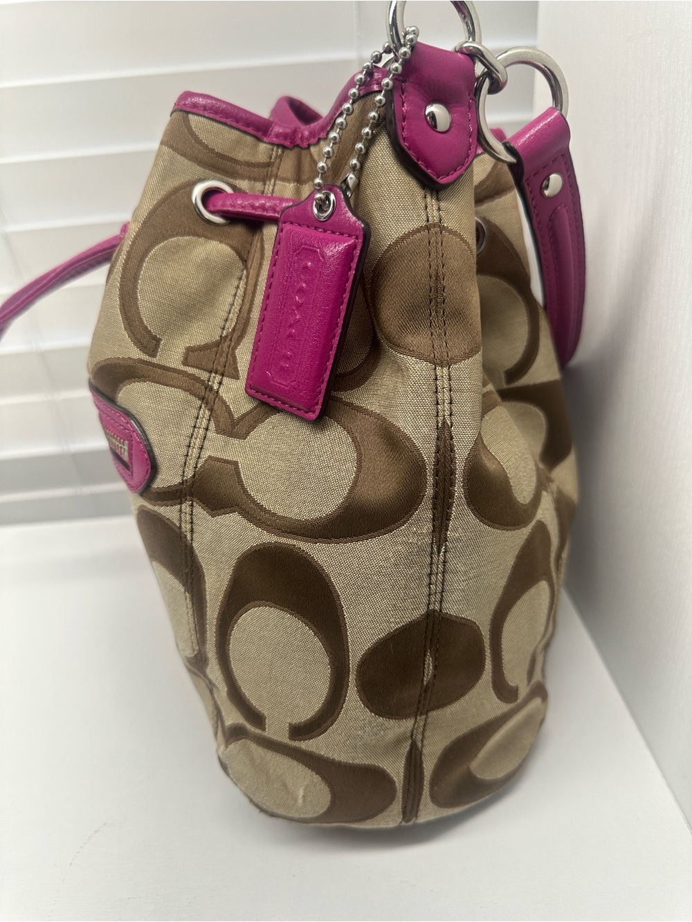 Coach Daisy Outline Signature Drawstring Bucket Bag - Picture 3 of 13